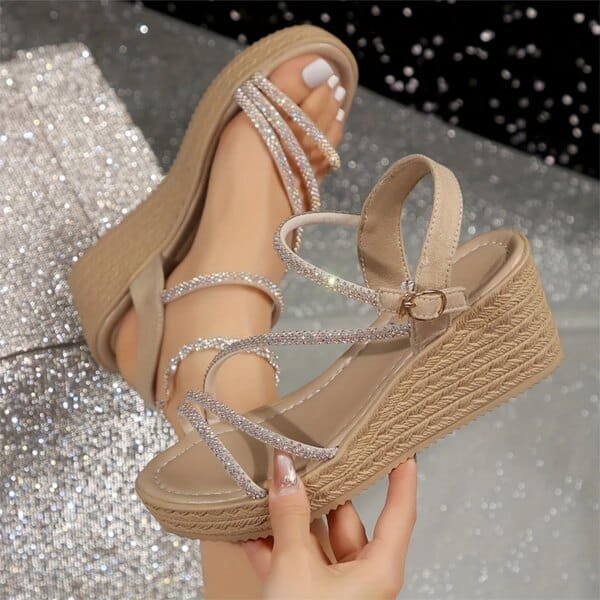 Sandalias de plataforma con tacón de cuña para mujer de verano, sandalias de playa informales con brillantes diamantes de imitación, zapatos adecuados para combinar con ropa al aire libre en verano.